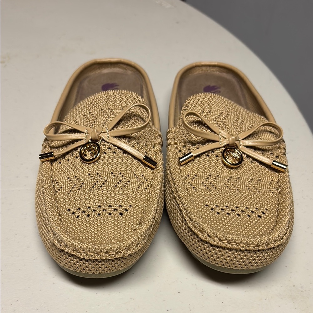 Gloria Vanderbilt Tan Loafers with Bow Detail